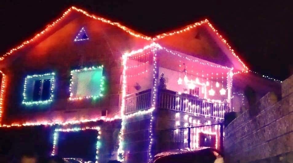 Casa iluminada de Nadal en Figueirido