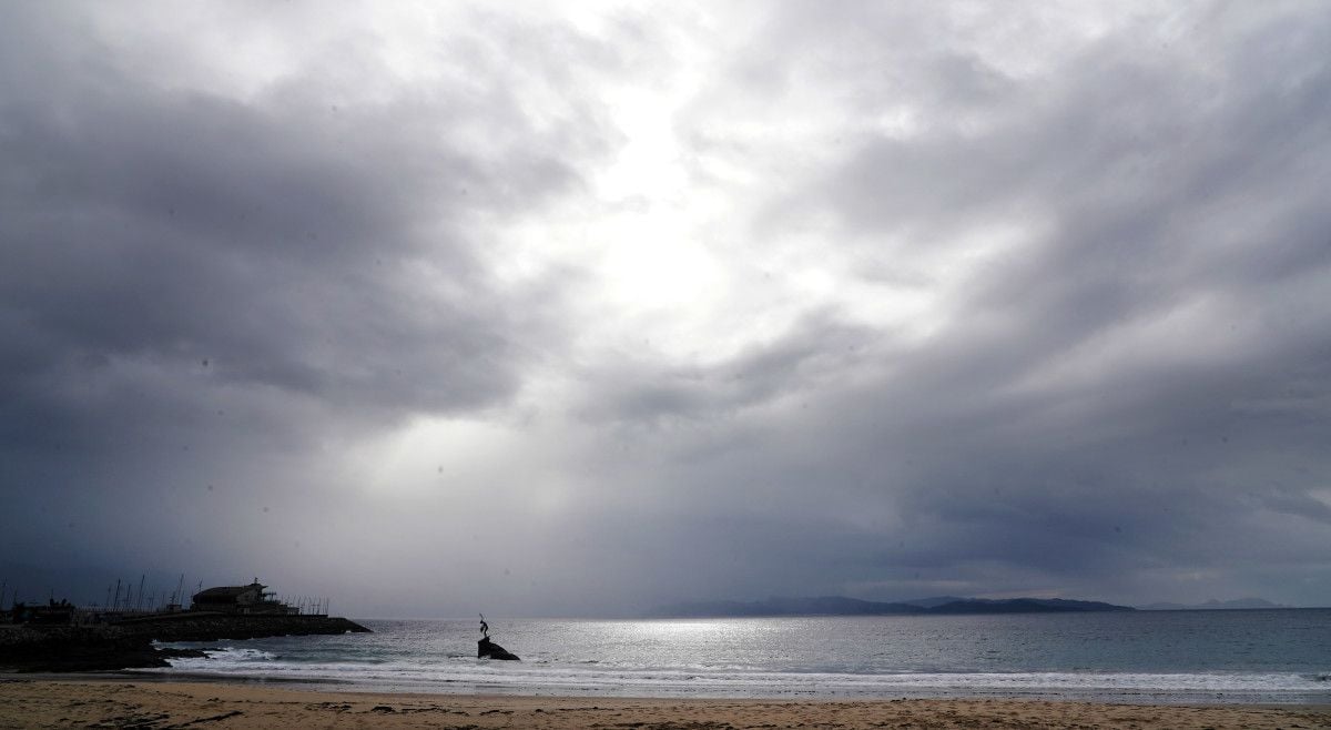 Playa de Sanxenxo con tiempo nublado