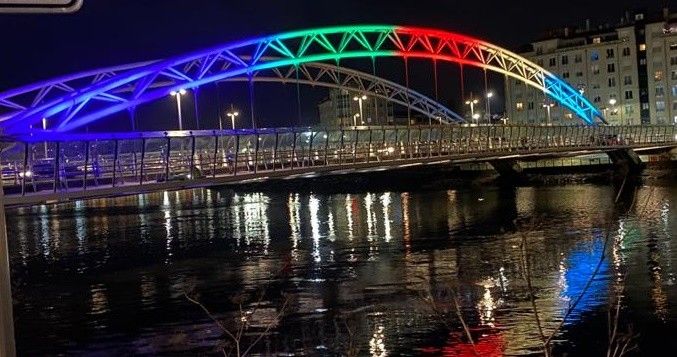 Pruebas de iluminación en el Puente de las Corrientes