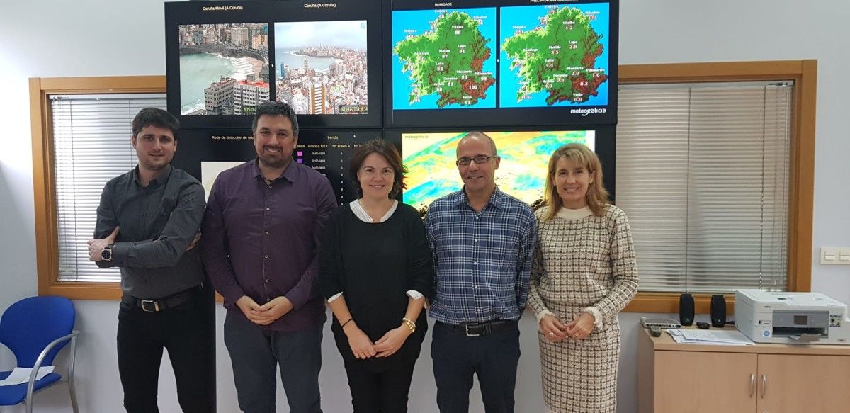 María Souto (no centro) xunto ao resto do equipo de Meteogalicia