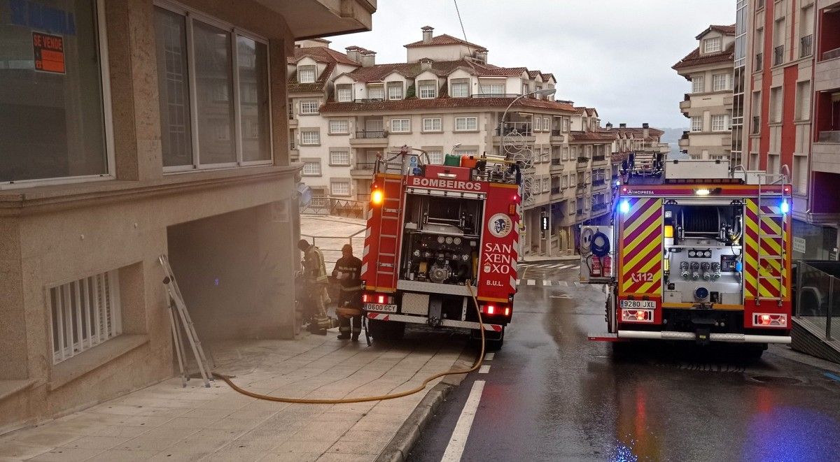 Servicio municipal de Emerxencias de Sanxenxo en un incendio