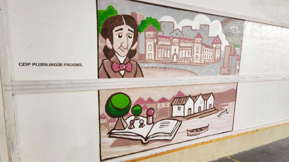 El colegio Froébel estrena mural inspirado en su historia