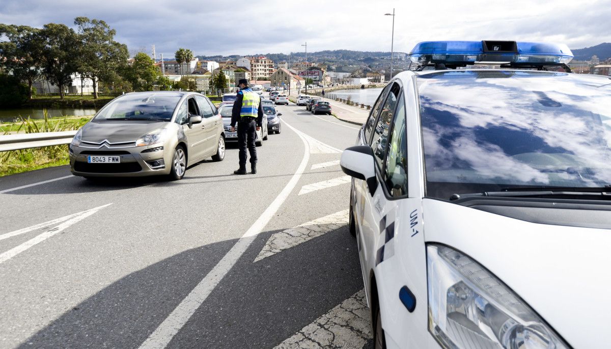 Control de la Policía Local de Pontevedra en el puente de As Correntes el sábado 6 de febrero