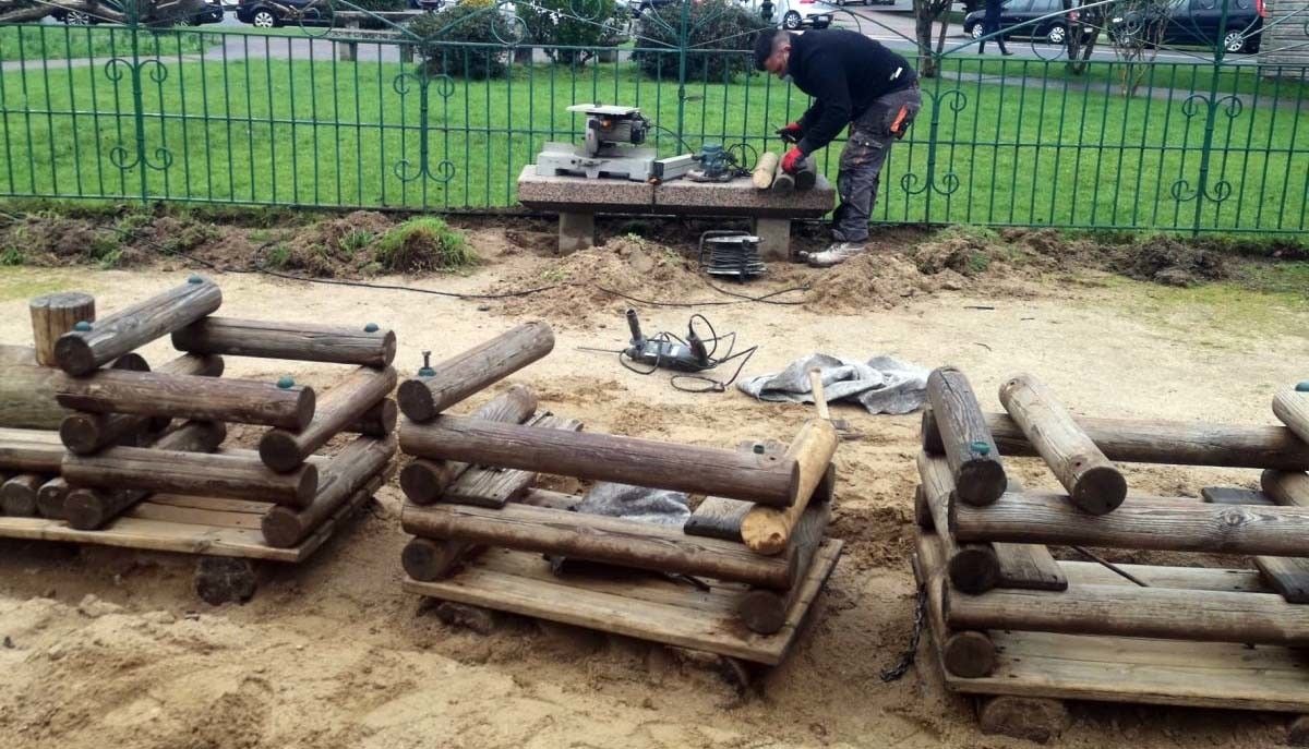 Obras de mejora del parque infantil de la Seta, en Campolongo