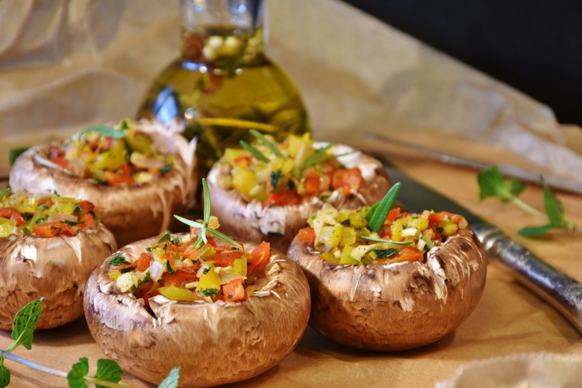 Champiñones rellenos de verduras