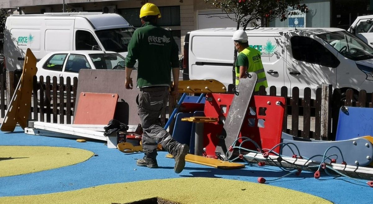 Obras en el parque infantil de la Plaza 8 de Marzo