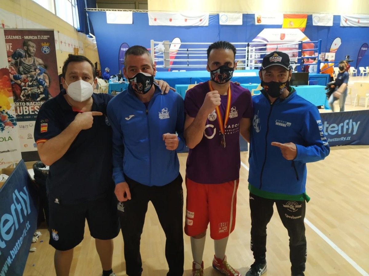 Aarón González y Alberto Teijeiro con el presidente autonómico y uno de los seleccionadores de La Rioja