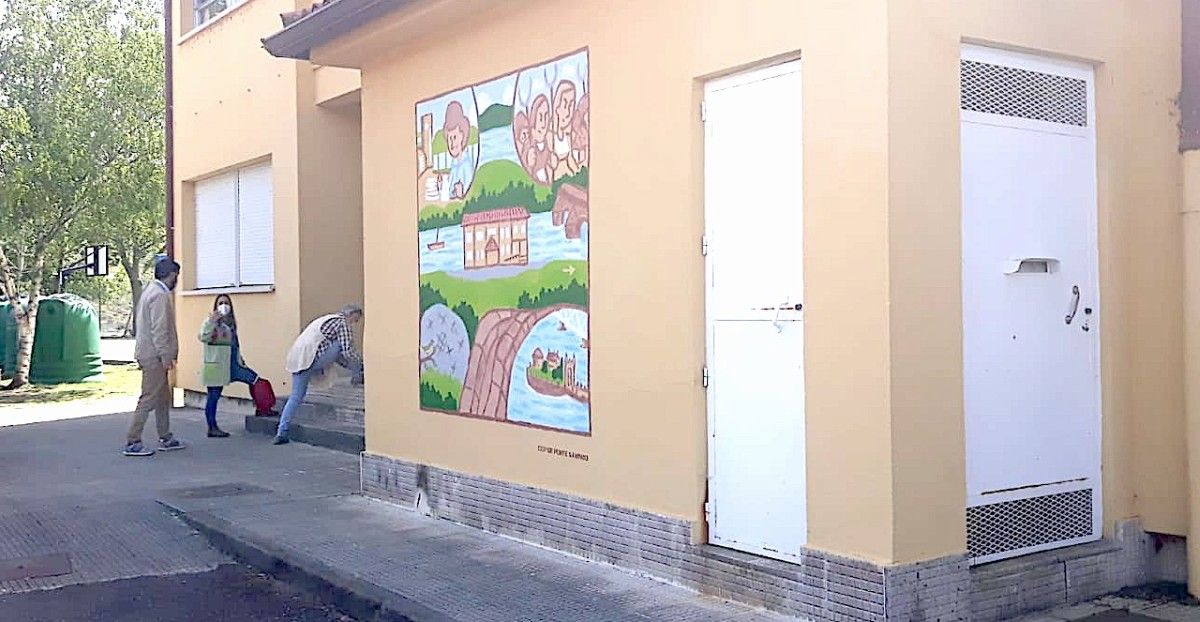 Mural de Polo Correo do Vento en el colegio de Ponte Sampaio 