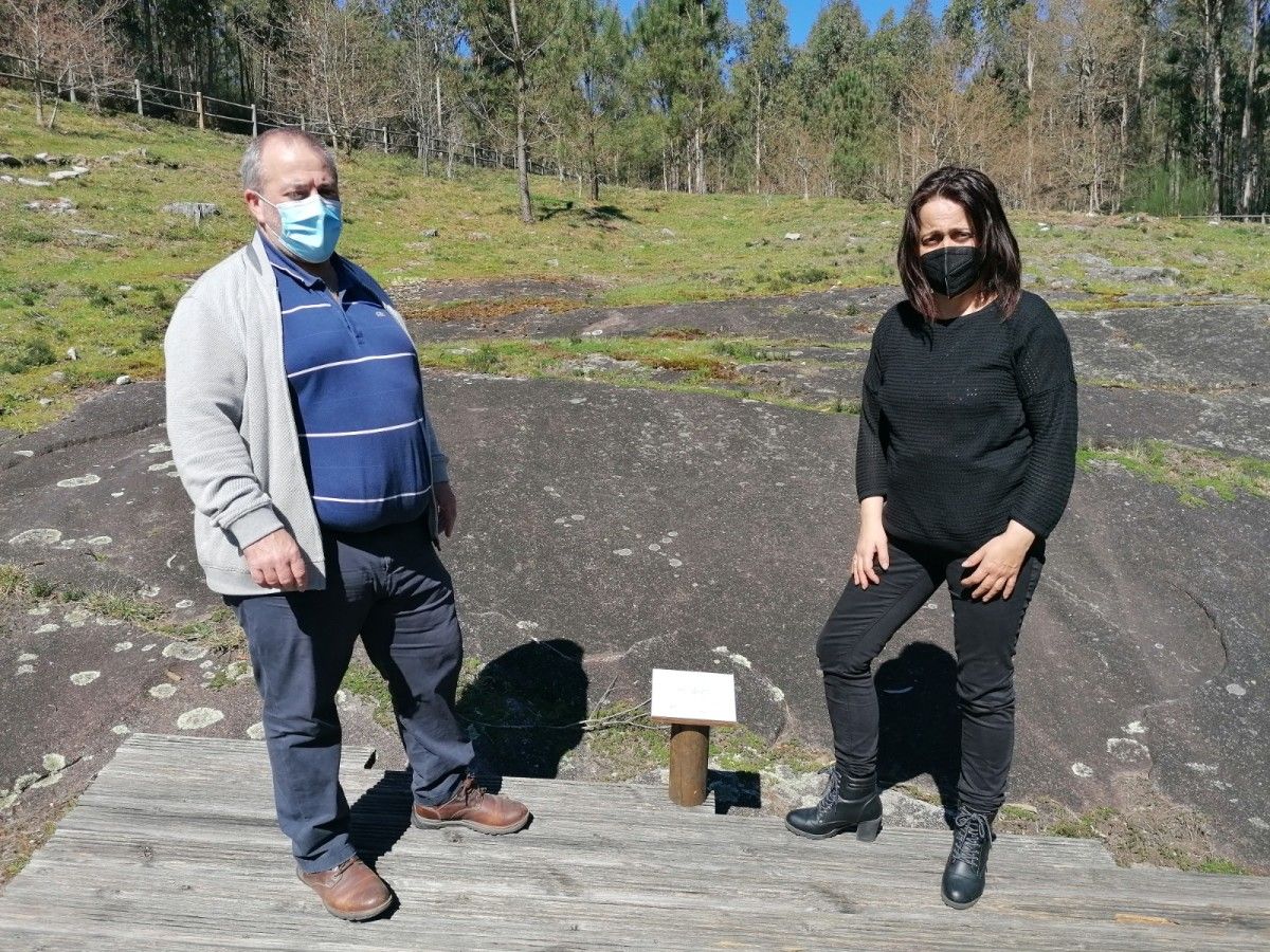 Señalización en el petroglifo 'Laxe da Rotea de Mendo'