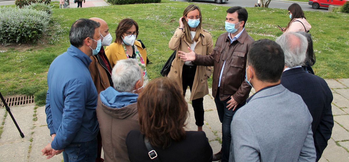 Gonzalo Caballero con miembros de la Ejecutiva local del PSOE de Pontevedra