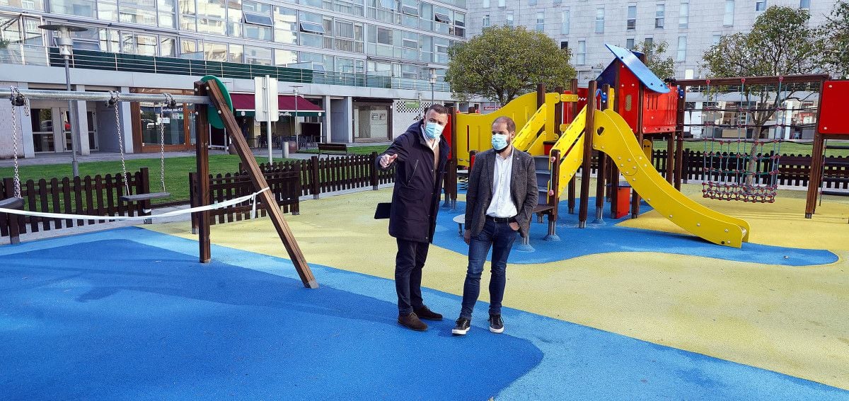 Iván Puentes, en la reapertura del parque infantil de la plaza 8 de Marzo