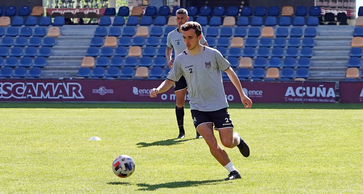 Santi Figueroa, en un entrenamiento del Pontevedra 20-21 en Pasarón