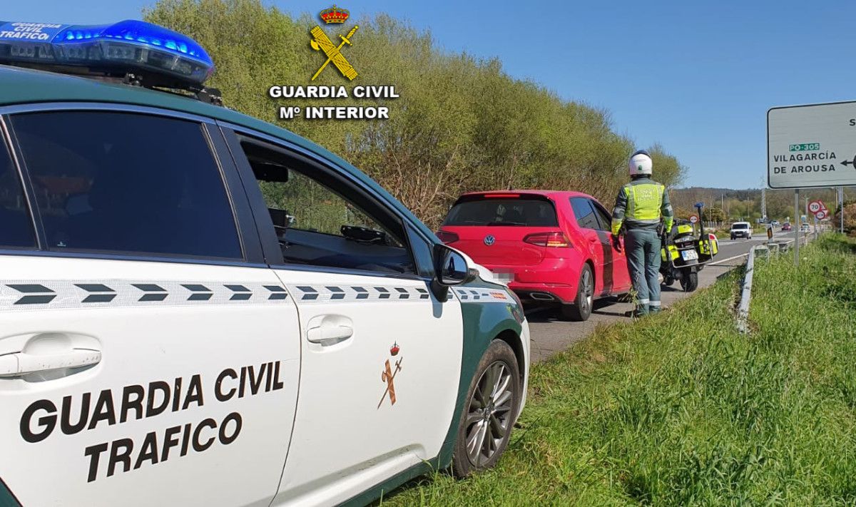 Control de la Guardia Civil de Tráfico en Caldas de Reis