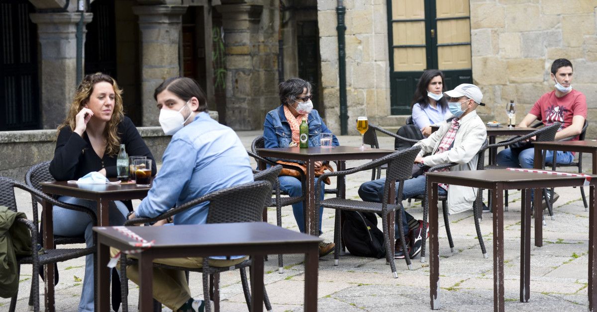 Personas en una terraza