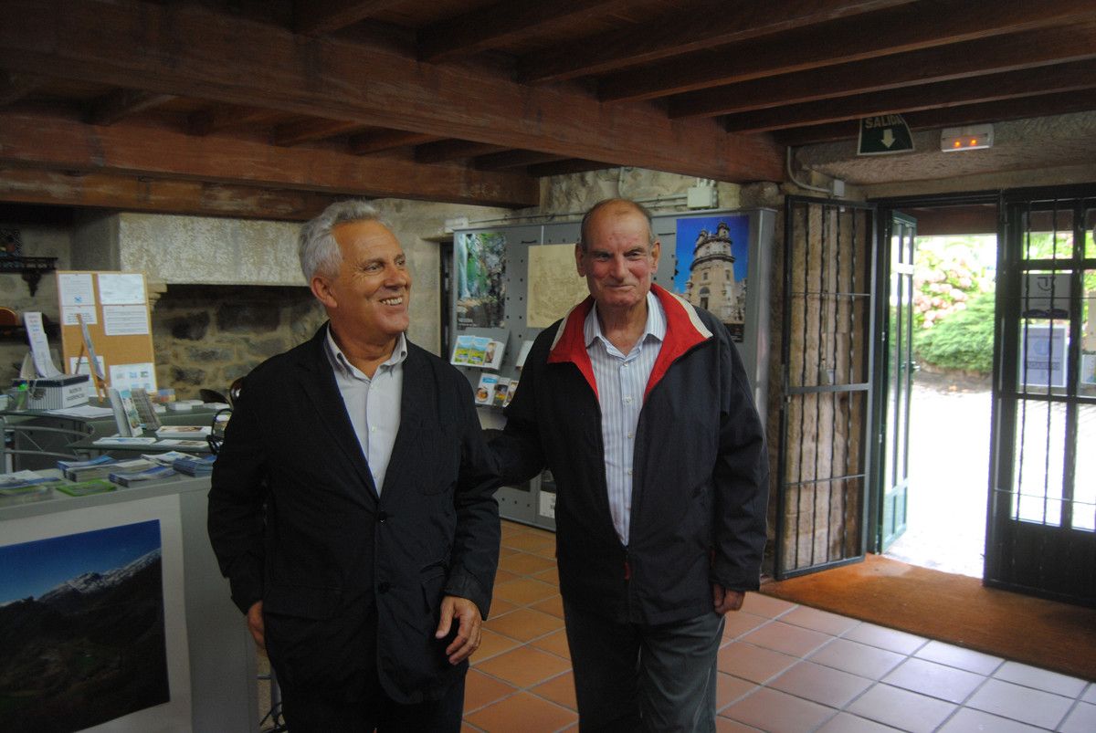 Encuentro entre Magín Froiz y Luciano Sobral, alcalde de Poio