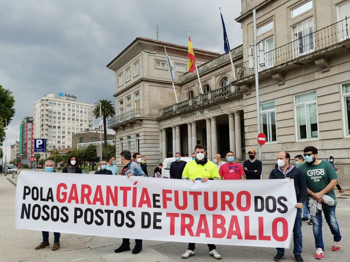 Concentración del comité de empresa de Ence delante de la Subdelegación del Gobierno