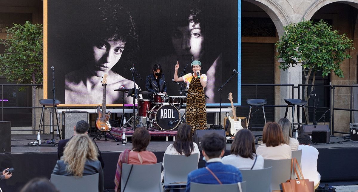 Homenaje 'X Xela', organizado por la Deputación de Pontevedra, en la plaza de la Ferrería