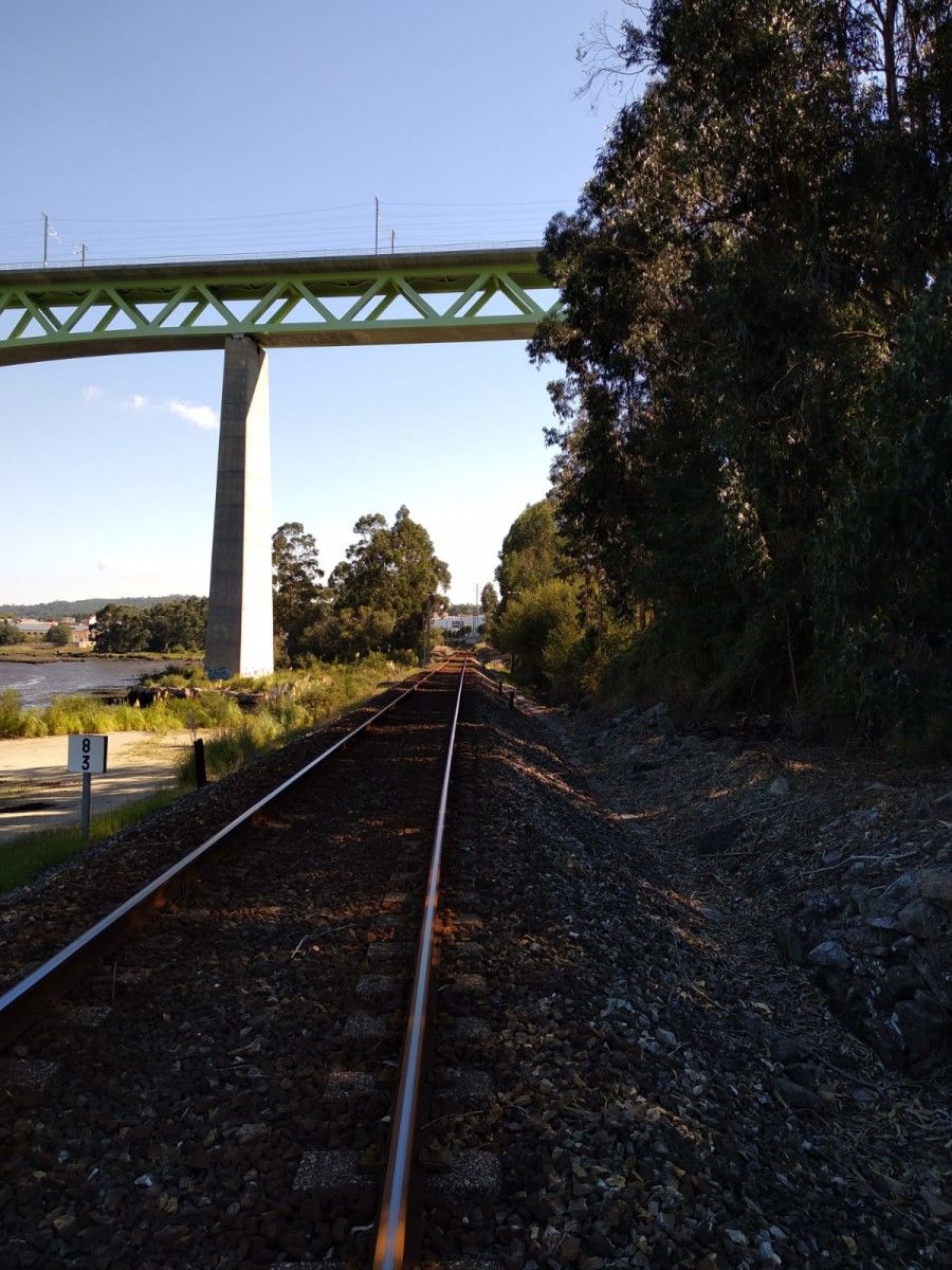 Tramo de la vía del tren entre Vilagarcía y Catoira