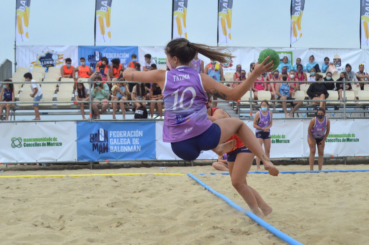 Torneo de balonmano playa en Bueu