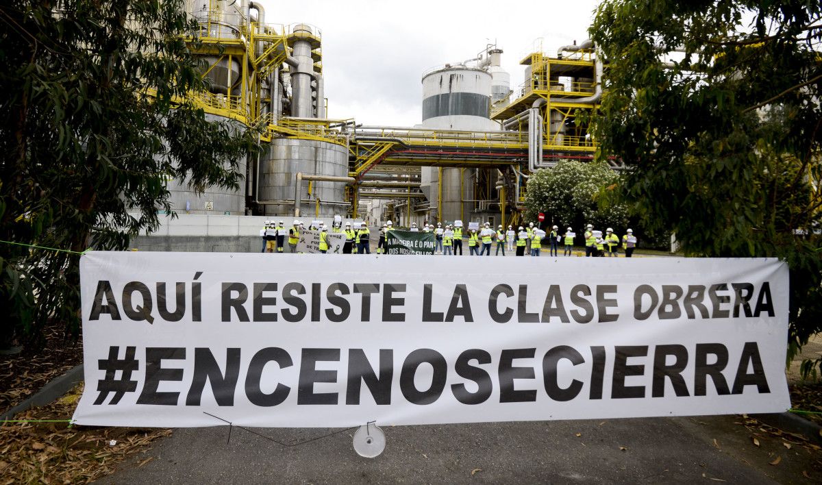 Pancarta y protesta de los trabajadores de ENCE 