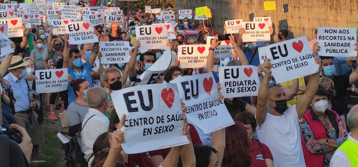 Manifestación en defensa del centro de salud de Seixo