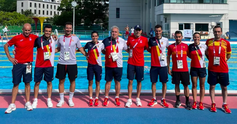 Equipo español de tríatlon nos XXOO de Tokyo, con Gómez Noya segundo pola esquerda