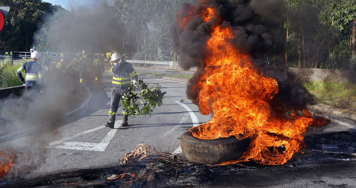 Protestas del personal de Ence durante el 11 de agosto