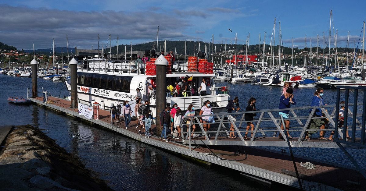 Un grupo de turistas en Combarro