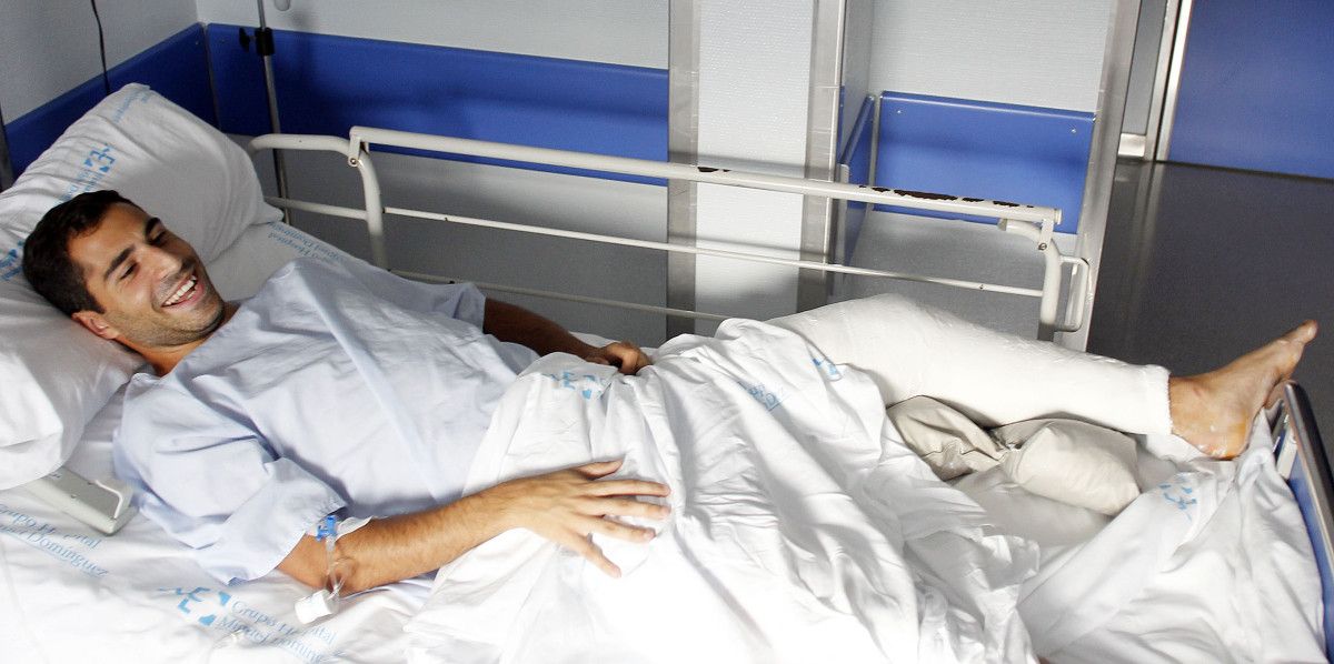 Fran Fandiño en la habitación del Hospital Domínguez después de su operación