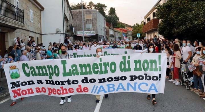 Manifestación contra el cierre de la sucursal de Abanca en Campo Lameiro