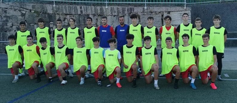 Equipo cadete A del Arosa entrenado por Pedro Carregal