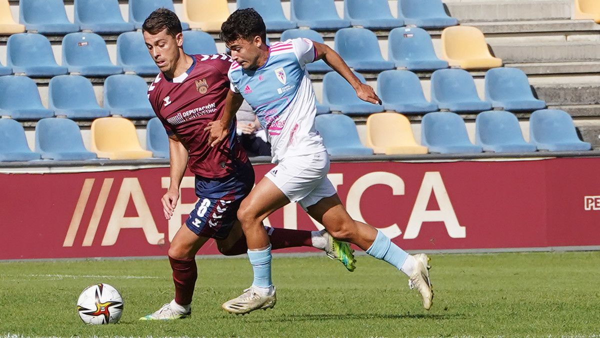 Javi Rey, en el partido de liga de 2ª RFEF entre Pontevedra y Compostela en Pasarón