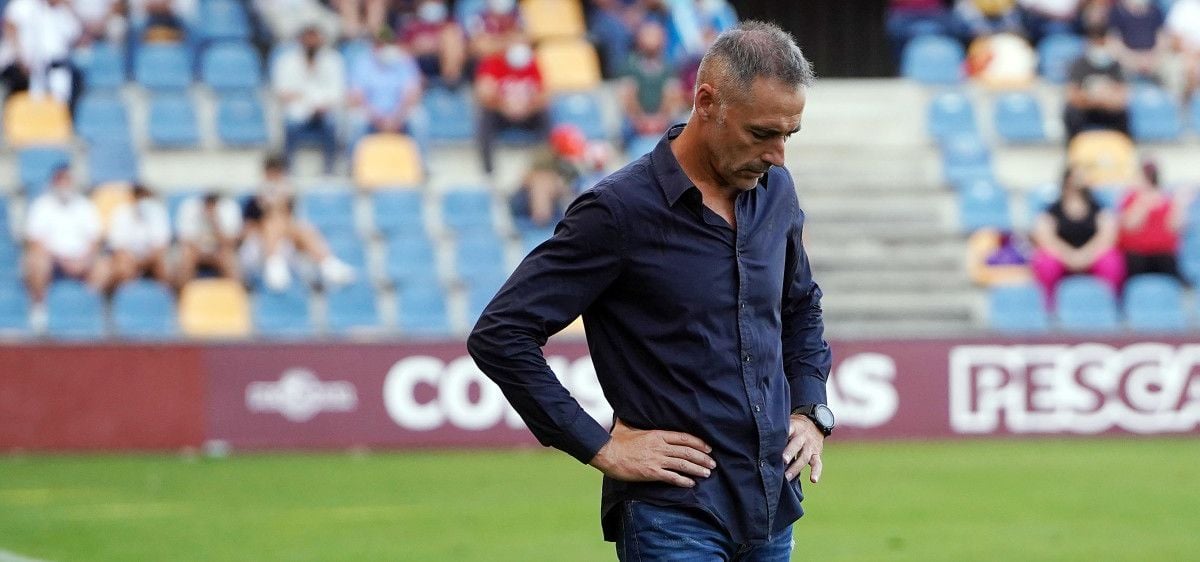 Ángel Rodríguez, en el primer partido de liga de 2ª RFEF entre Pontevedra y Compostela en Pasarón