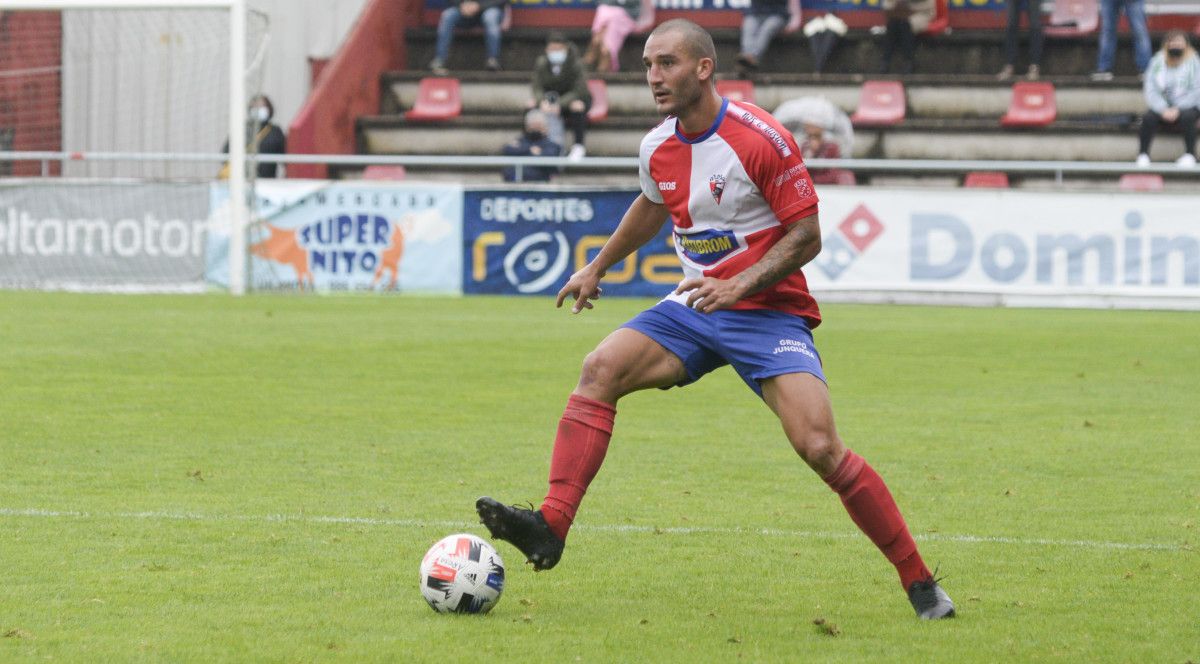 Pedro García, en un partido con el Arosa