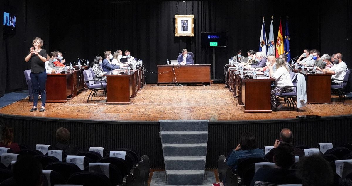 Pleno municipal en el Teatro Principal de Pontevedra