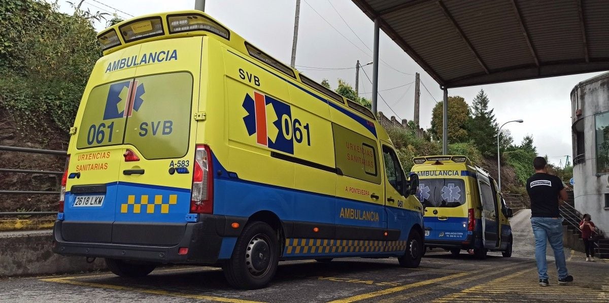 Ambulancias en el acceso a Urgencias del Hospital Montecelo