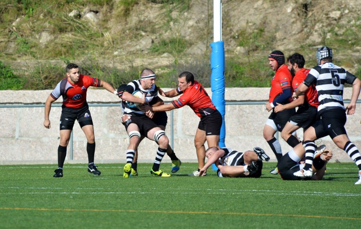 Partido entre el Mareantes y el Pontevedra RC en el campo de Monte Porreiro