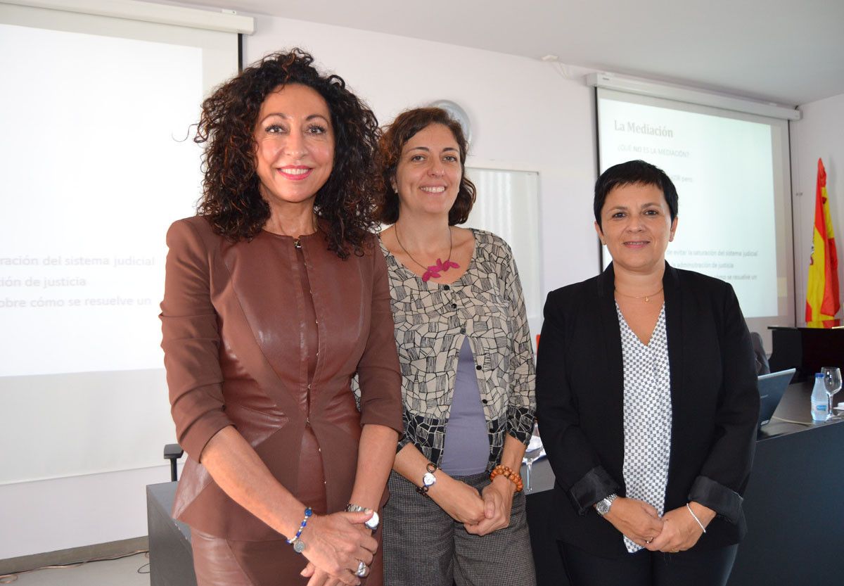 Isabel Bonilla, Montse Tur y Carmen Varela son las tres relatoras de la primera jornada