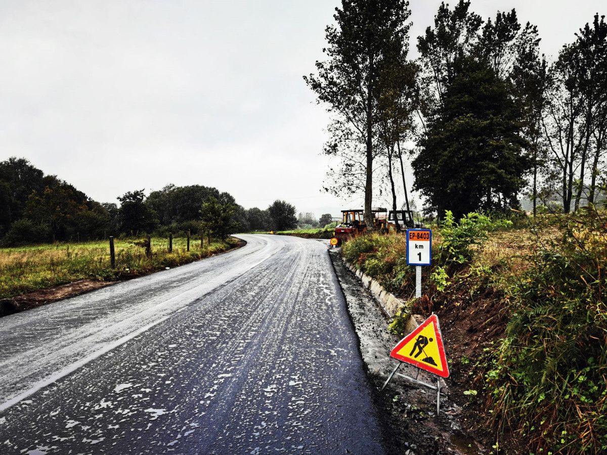 Obras de mellora da estrada provincial EP-8403 na parroquia de Arcos de Furcos.