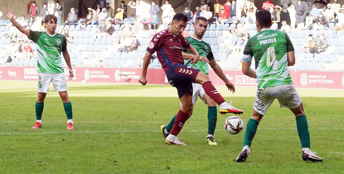 Partido de liga en Pasarón entre el Pontevedra y el Arenteiro