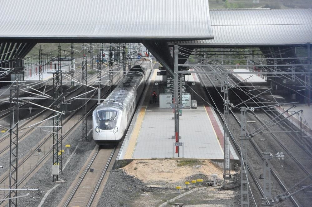 Tren de la serie 106 de Talgo (Avril) 