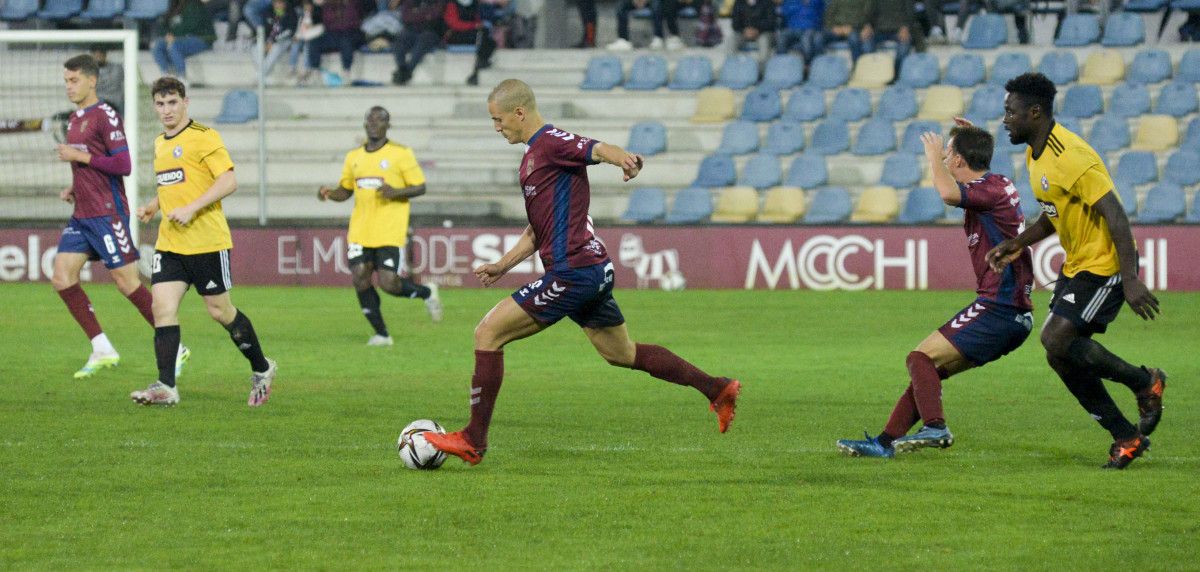 Partido de Segunda RFEF entre el Pontevedra y el Llanera en Pasarón