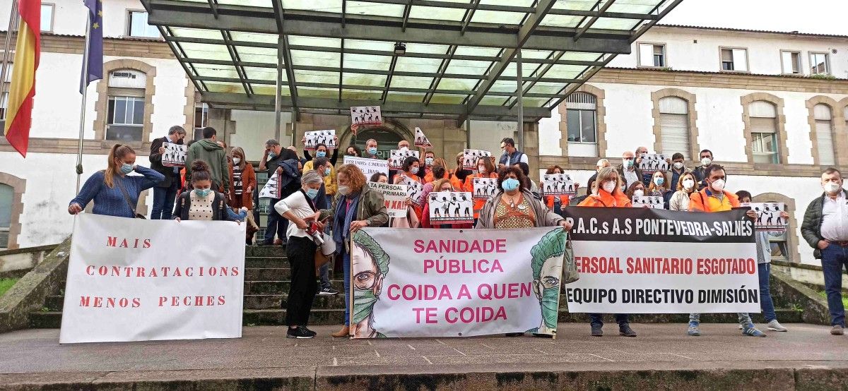 Protesta de personal de los PAC en la entrada del Hospital Provincial