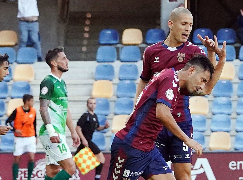 Charles y Rufo, en el partido de liga en Pasarón entre el Pontevedra y el Arenteiro