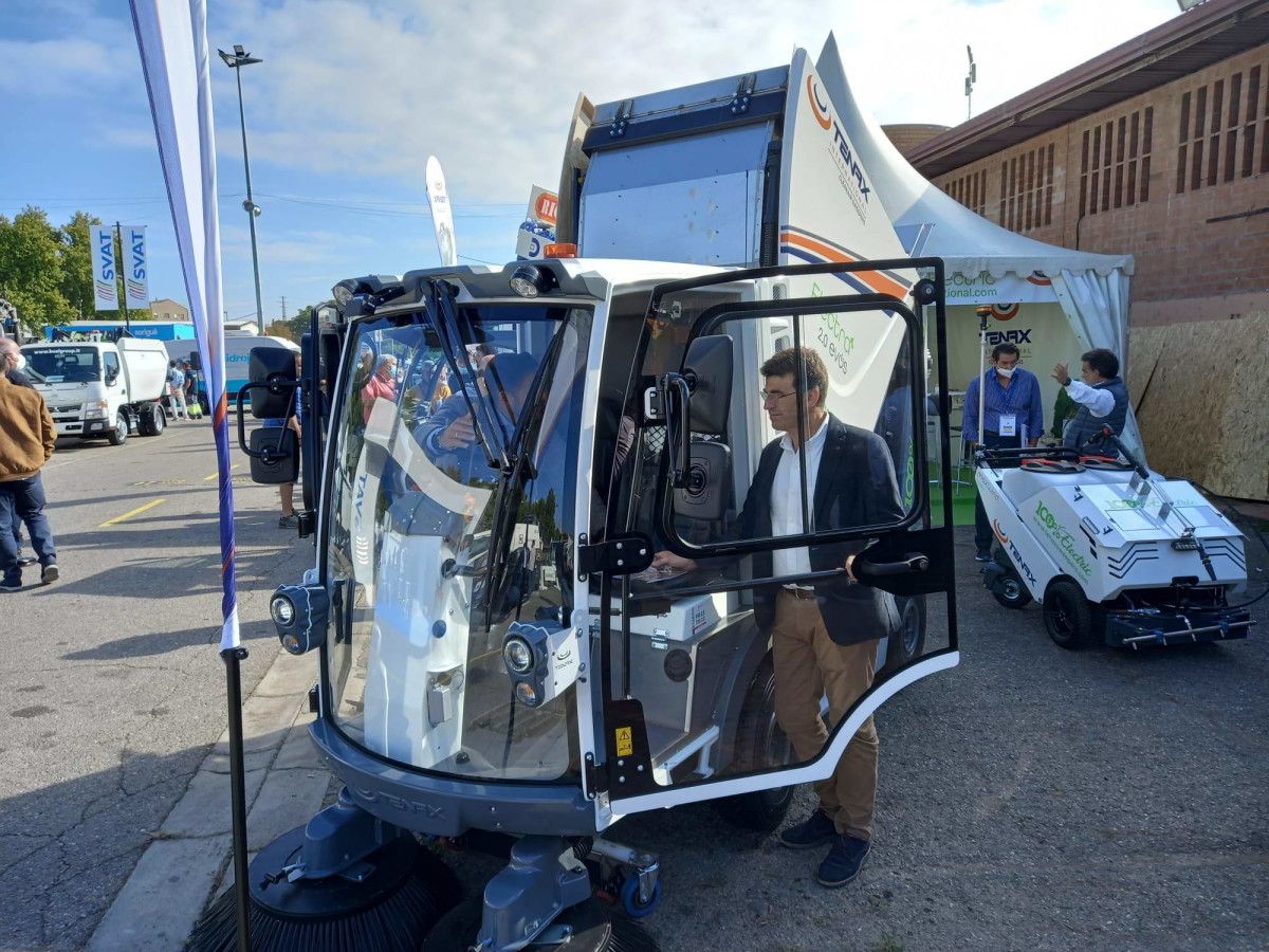 Juan Deza, concelleiro de Medio Ambiente de Sanxenxo, en la feria Municipalia de Lleida