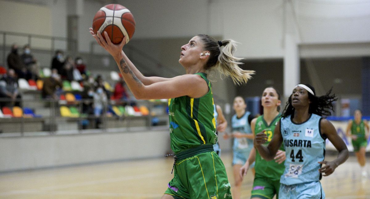 Dunja Buzadzin, en el partido de Liga Femenina 2 entre Arxil y Barakaldo en el CGTD