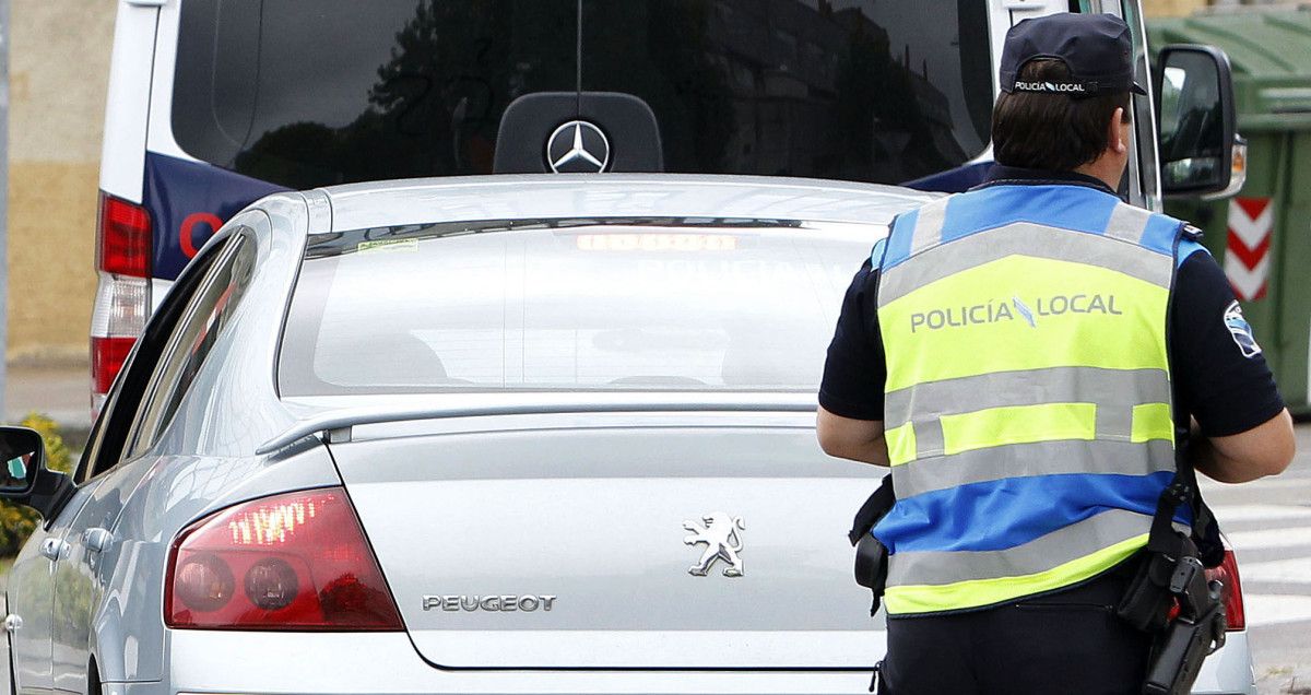 Agente de la Policía local durante una intervención