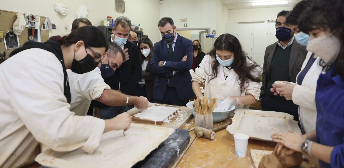 Román Rodríguez visita la Escuela Superior de Conservación y Restauración