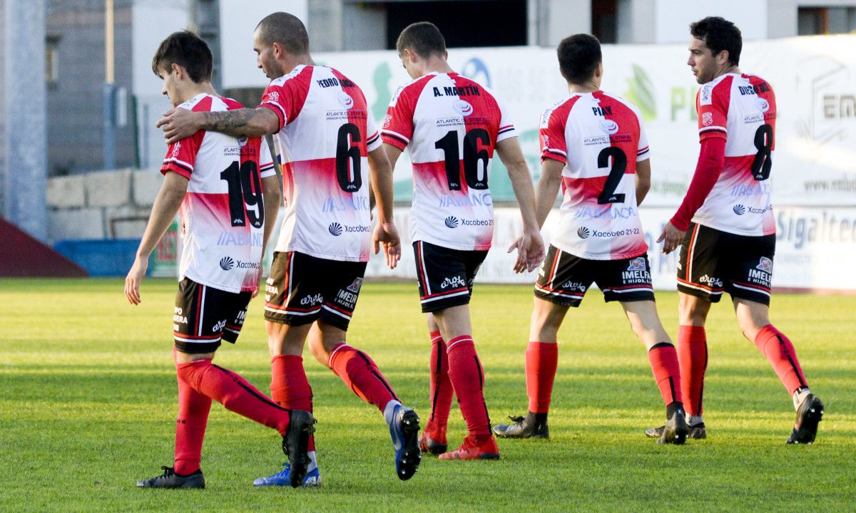 Partido entre Arosa y Salamanca CF UDS en A Lomba