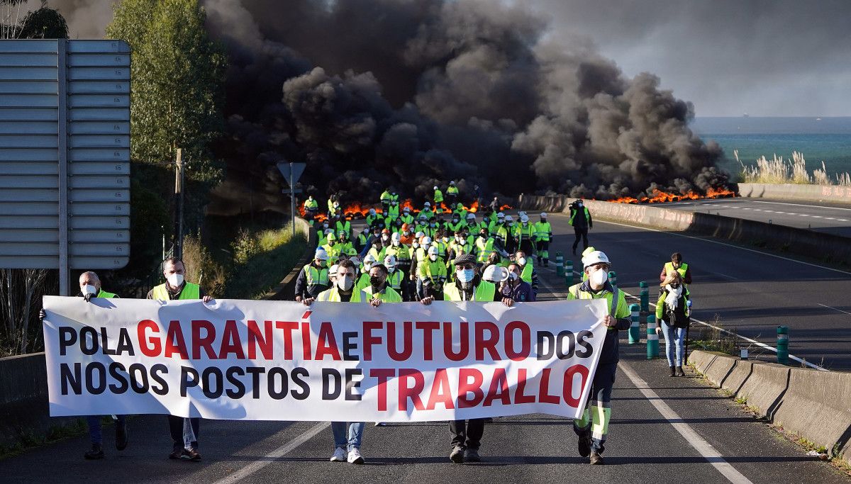 Protestas de personal de Ence con cortes de tráfico entre Pontevedra y Marín